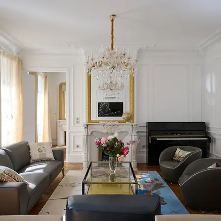Apartment Luxury Royal Suite, 118 Square Meters, Notre Dame, 3 Bedrooms *