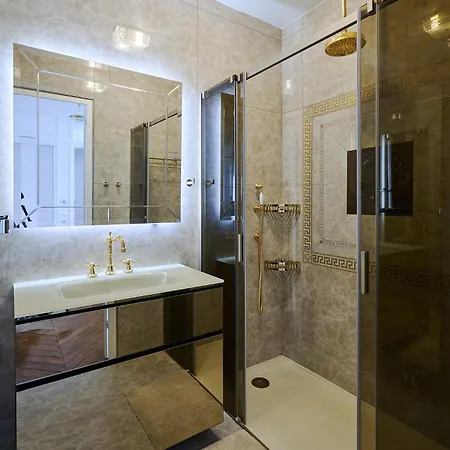 Luxury Royal Suite, 118 Square Meters, Notre Dame, 3 Bedrooms Apartment