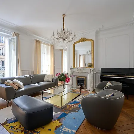Luxury Royal Suite, 118 Square Meters, Notre Dame, 3 Bedrooms Apartment *