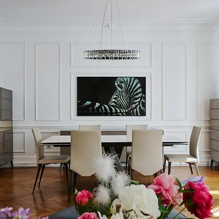 Luxury Royal Suite, 118 Square Meters, Notre Dame, 3 Bedrooms *