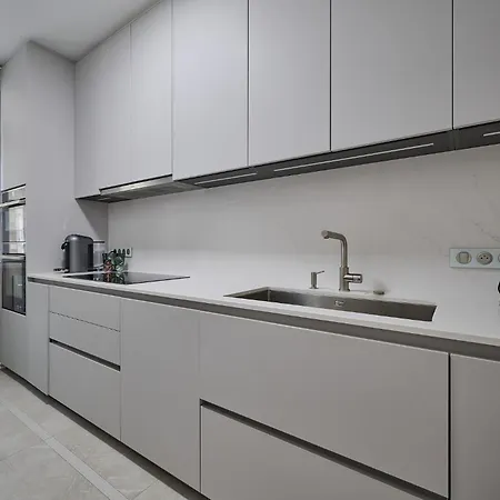 Luxury Royal Suite, 118 Square Meters, Notre Dame, 3 Bedrooms Apartment *