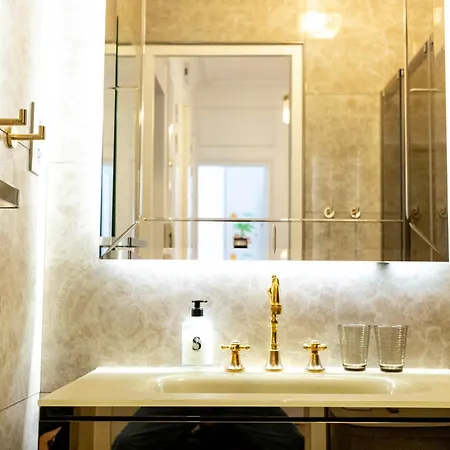 Luxury Royal Suite, 118 Square Meters, Notre Dame, 3 Bedrooms * Paris