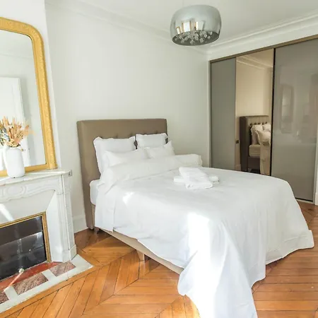 Luxury Royal Suite, 118 Square Meters, Notre Dame, 3 Bedrooms * Paris