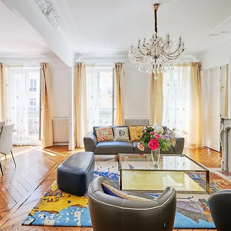 Luxury Royal Suite, 118 Square Meters, Notre Dame, 3 Bedrooms