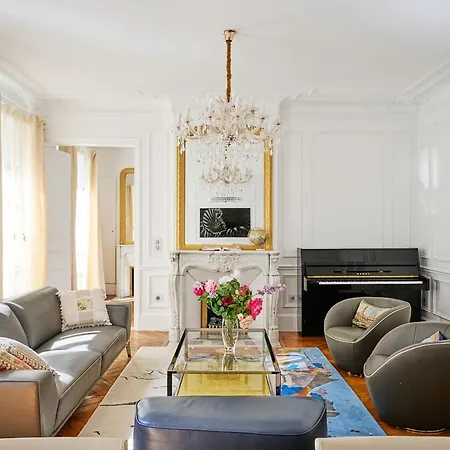 Luxury Royal Suite, 118 Square Meters, Notre Dame, 3 Bedrooms