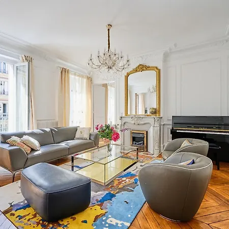 Luxury Royal Suite, 118 Square Meters, Notre Dame, 3 Bedrooms Apartment *