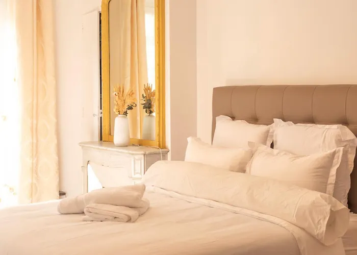 Luxury Royal Suite, 118 Square Meters, Notre Dame, 3 Bedrooms *